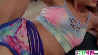 Pequeno paso irmá e o seu axustado amigo tiña stepbro obter un inesperado tesón para eles