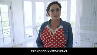 Mhaimeo í Amanda Ryder Rún Ghairm a Léiríonn A Stepgrandson ar Láimh an Chéad