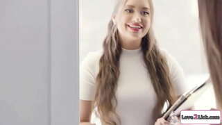 Σχεδιασμό του γάμου σαγηνεύει ένα ζευγάρι και να αυνανίζεσαι τους τα μουνιά και τον πείθει τους να έχουν 3some.Γλείφει τις ξανθές μουνί της busty gf facesits της