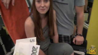 ОХОТА НА 4K. Рогоносец өчен кулдагы разрешает хантеру трахнуть үз кызны буш спорт залында