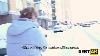 DEBT4K. Calibri ಏಂಜೆಲ್ ಪಾನಗೃಹದ ಪರಿಚಾರಕ ಸಾಧ್ಯವಿಲ್ಲ ಹಣ ಗಳಿಸಲು ಆದರೆ ಅವಳು ತನ್ನ ಬಳಸಬಹುದು ಲೈಂಗಿಕ ಯಂತ್ರ