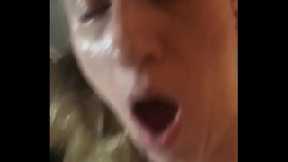 Tôt le matin, fellation et sexe avec une bombe blonde MIlF